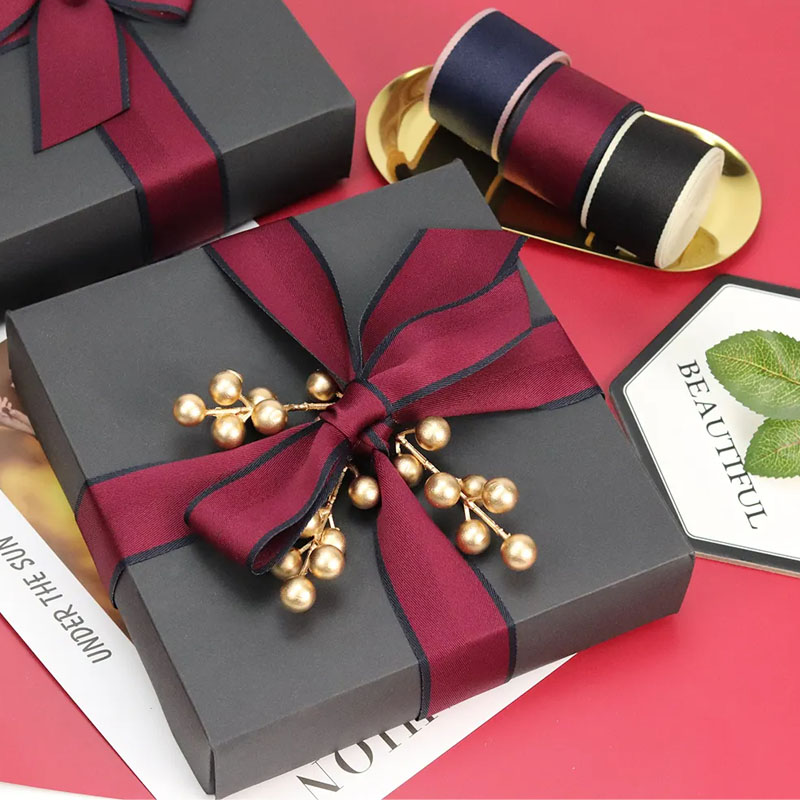 Decorative pre-tie ribbon bow for gift packaging