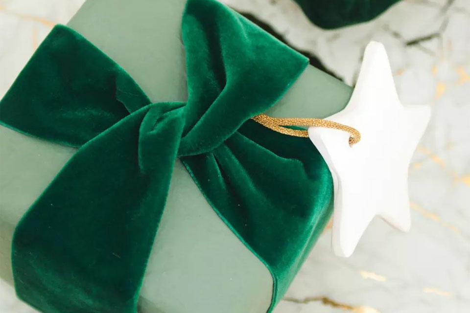 Velvet ribbon bow used in hair accessories