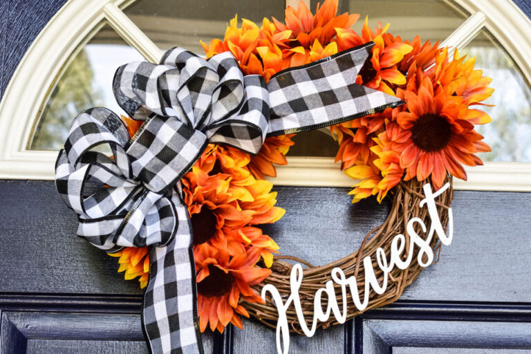 Complete Guide to Perfectly Hanging Your Wreath:Step-by-Step
